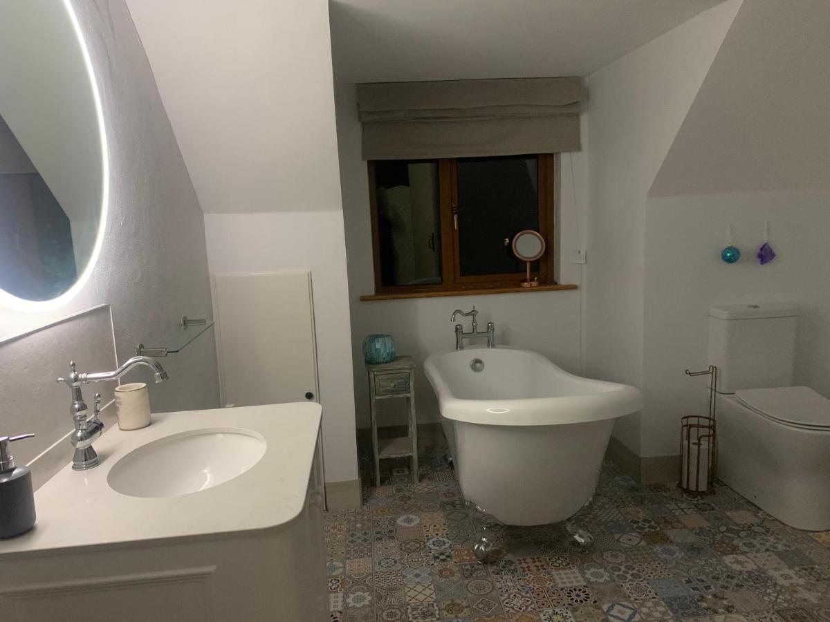 Bedroom With Private Bathroom And Stunning Views In Beautiful Home Letterkenny Exterior foto